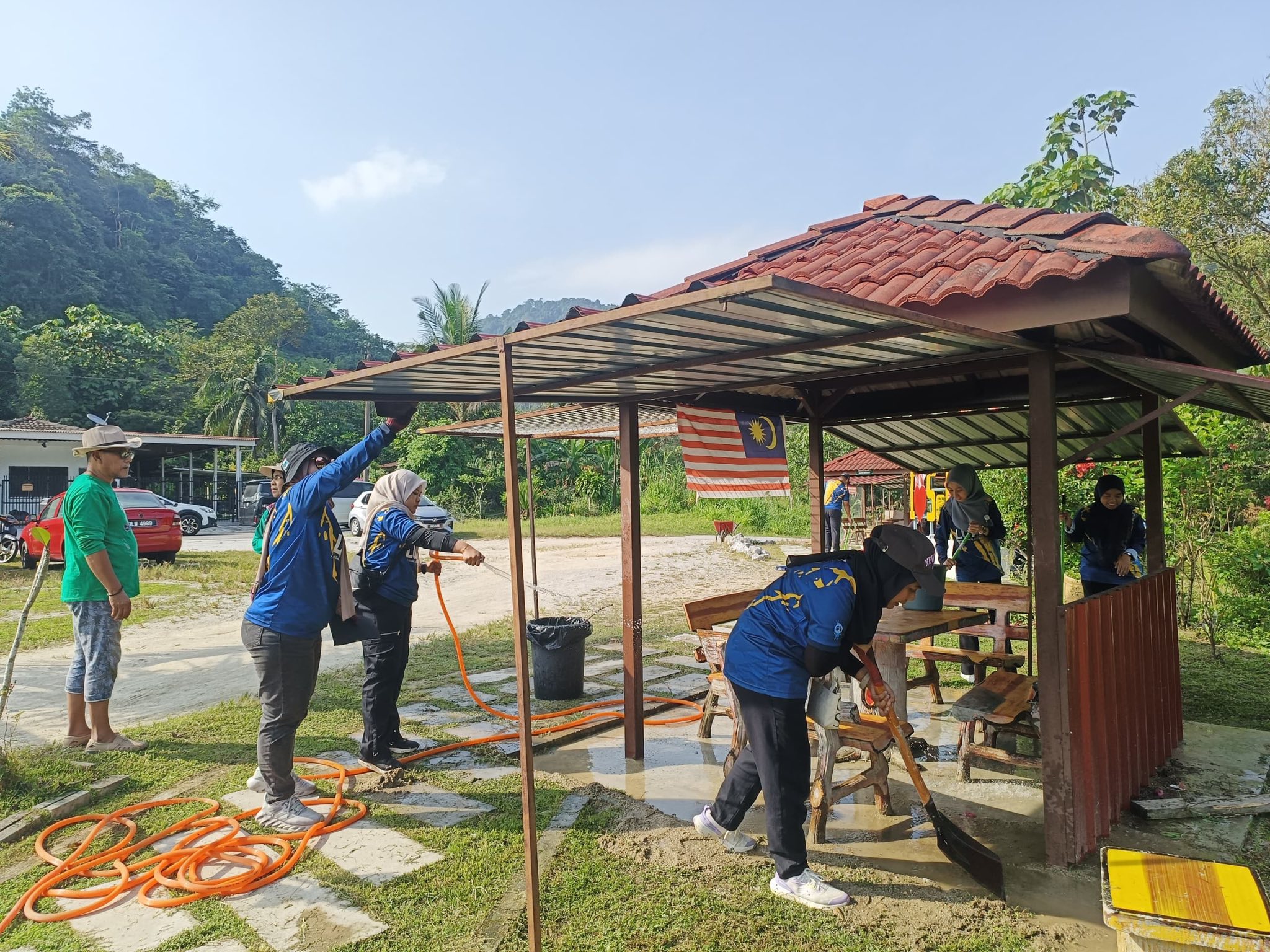 Sungai Selaru Desa Anggerik 