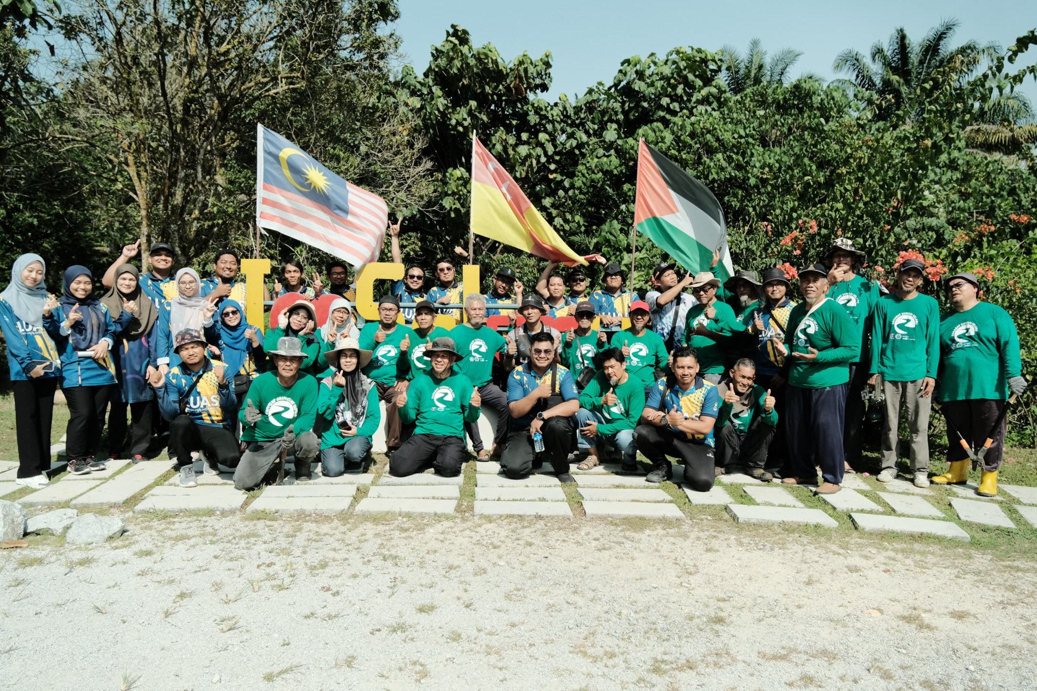 Sungai Selaru Desa Anggerik 
