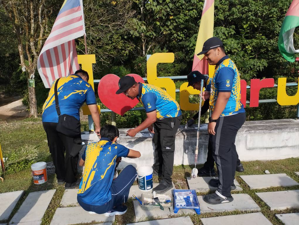 Sungai Selaru Desa Anggerik 