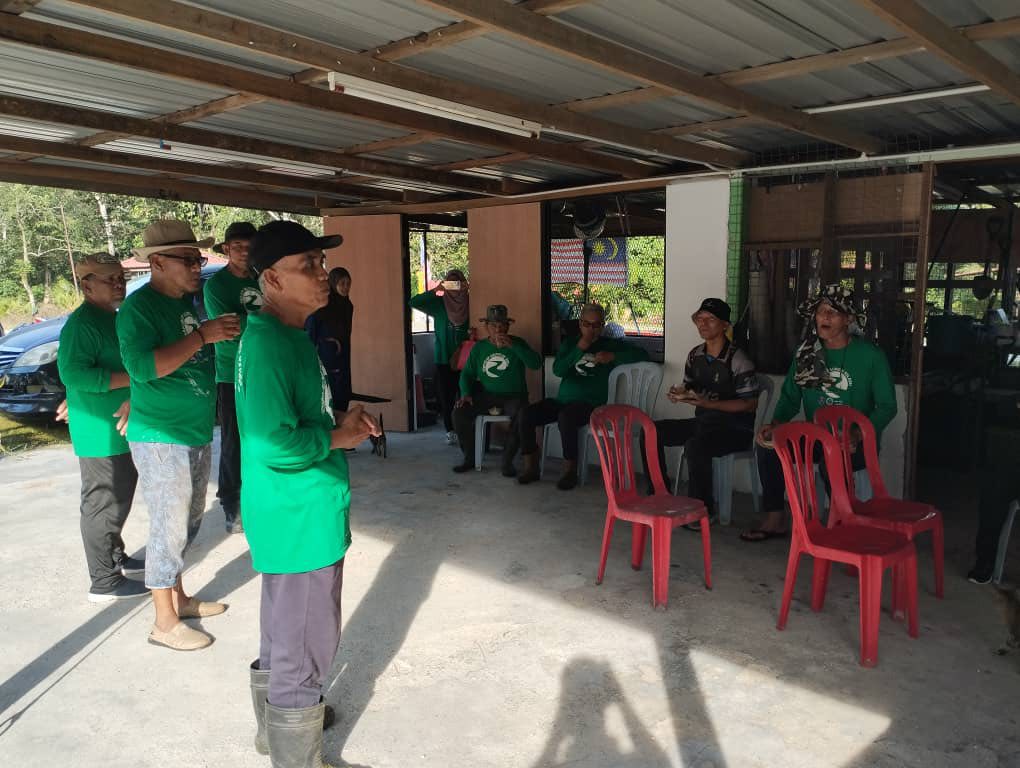 Sungai Selaru Desa Anggerik 
