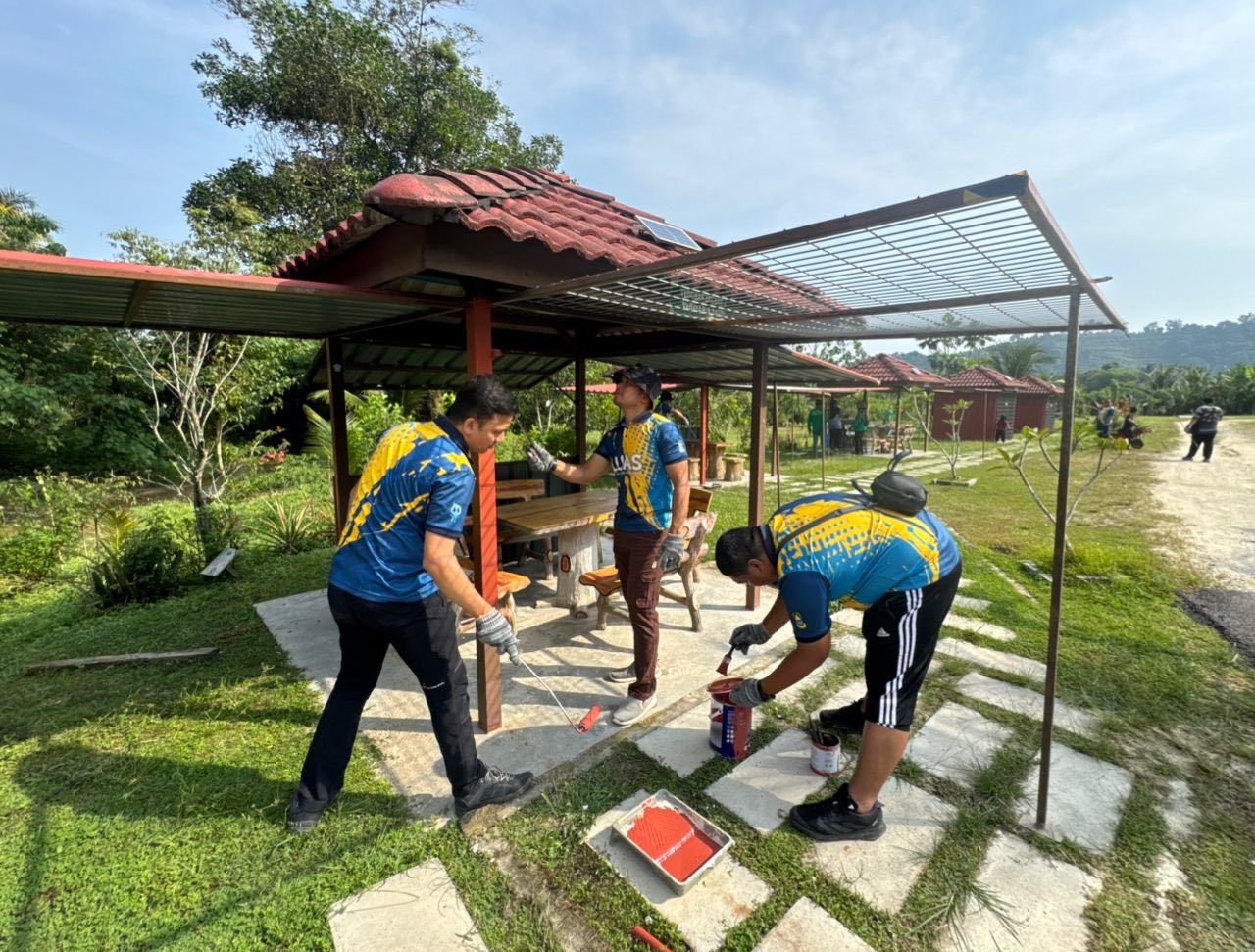 Sungai Selaru Desa Anggerik 