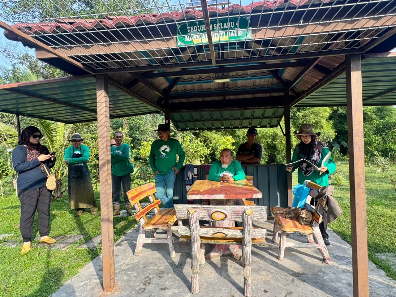 Sungai Selaru Desa Anggerik 