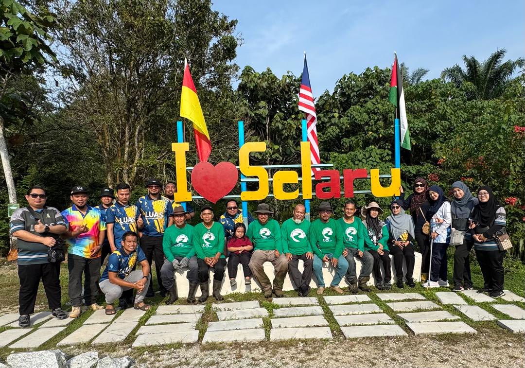 Sungai Selaru Desa Anggerik 