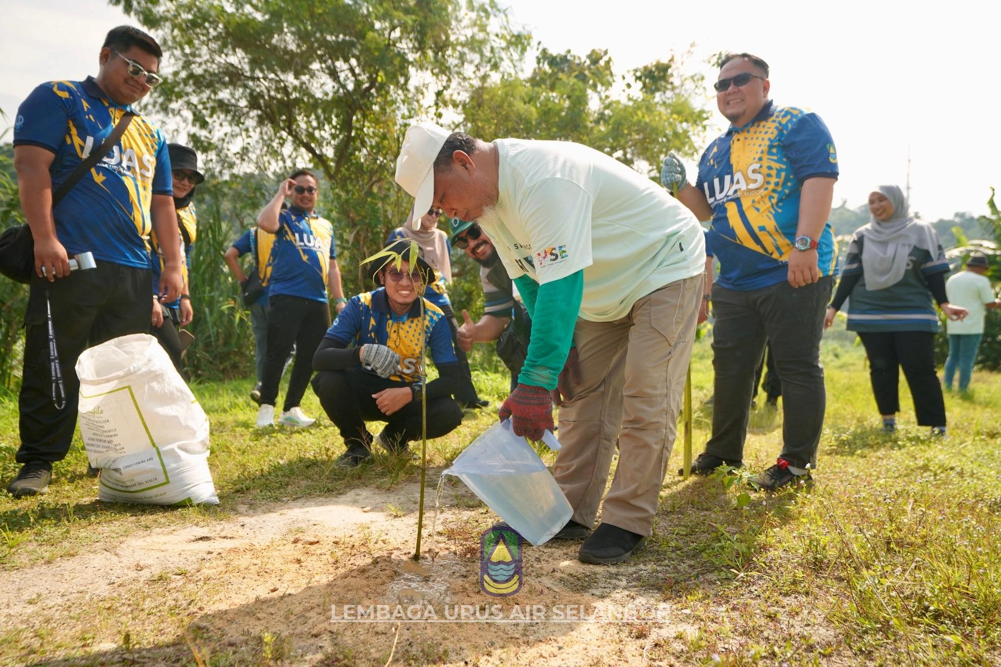 Sungai Selaru Desa Anggerik 