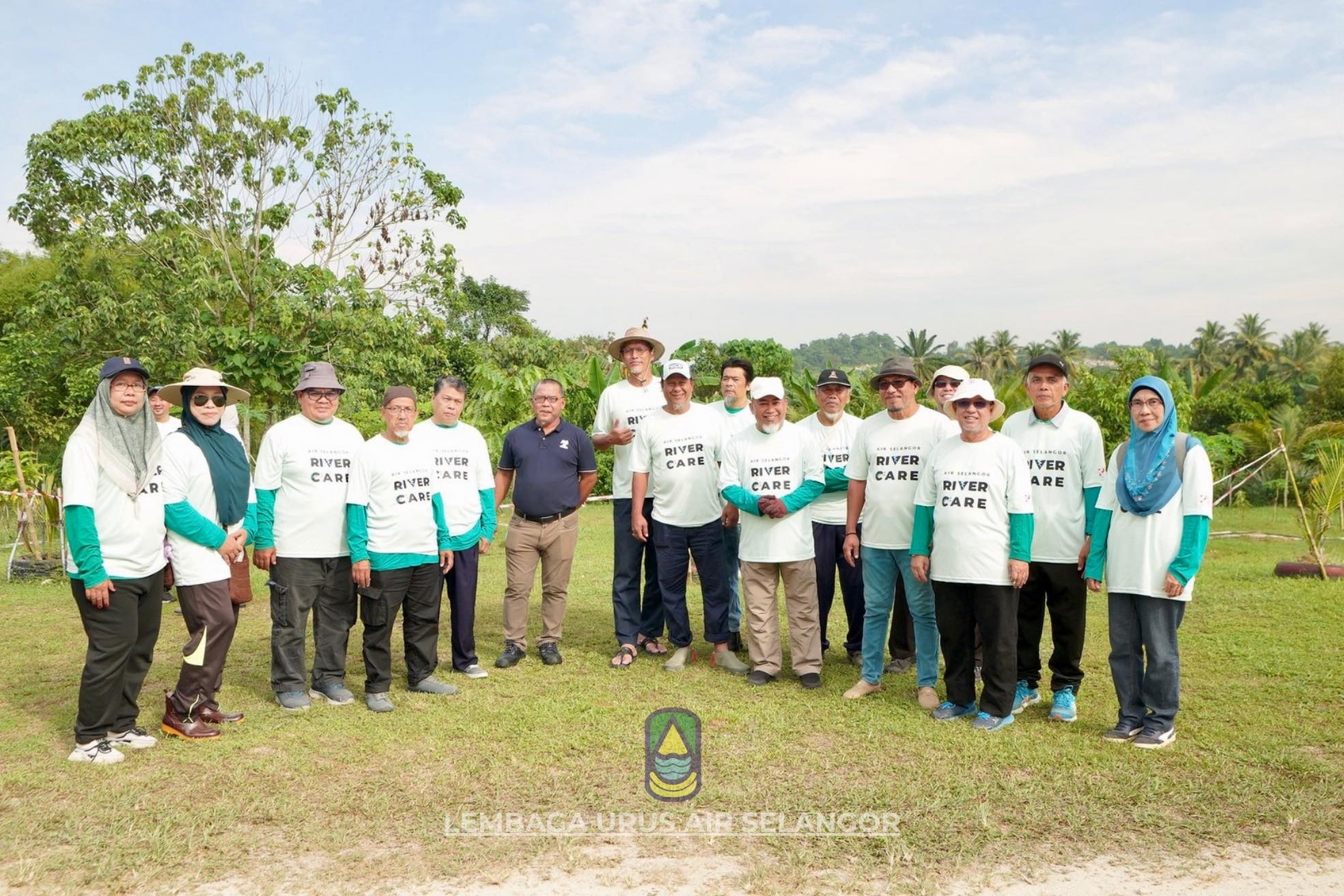 Sungai Selaru Desa Anggerik 